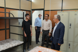بازدید رئیس دانشگاه صنعتی شیراز از خوابگاههای دانشجویی پسران و بررسی مسائل رفاهی و اسکان دانشجویان نو ورود و بررسی وضعیت سالن مطالعه خوابگاه دختران